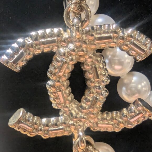 Chanel Long Pearl Necklace - Picture 3 of 5